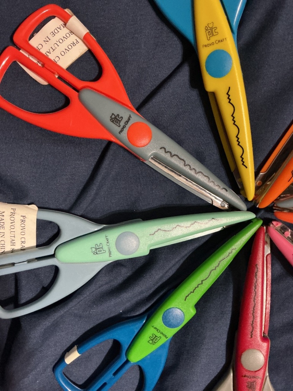 Provo Craft Decorative Edge Scissors Lot of 9 Scrapbooking ✂️ - Picture 5 of 7